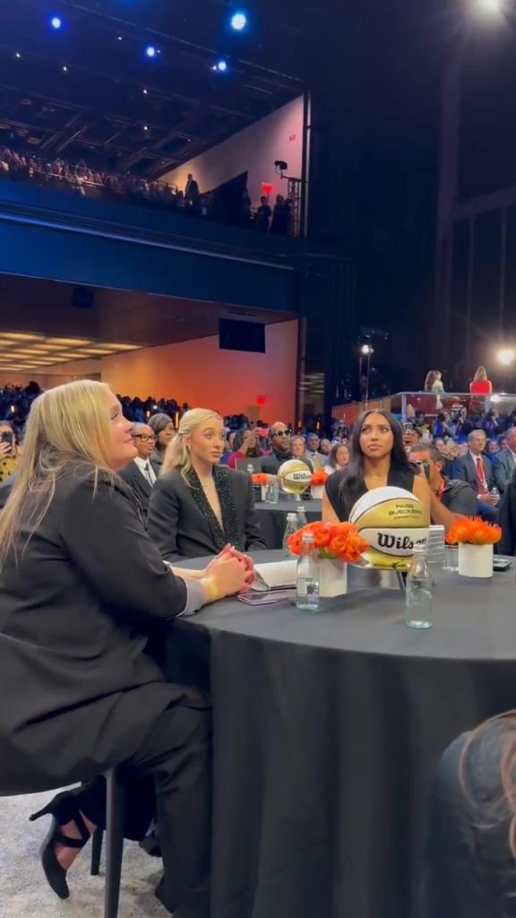 今天這穿搭，差點沒認出來！佩奇-布克斯當選WNBA狀元后十分淡定