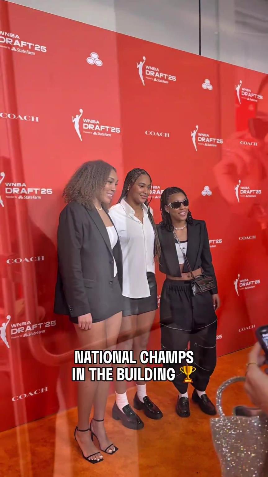 吧友們有喜歡的嗎？WNBA選秀大會上，到處都有靚麗的風景線