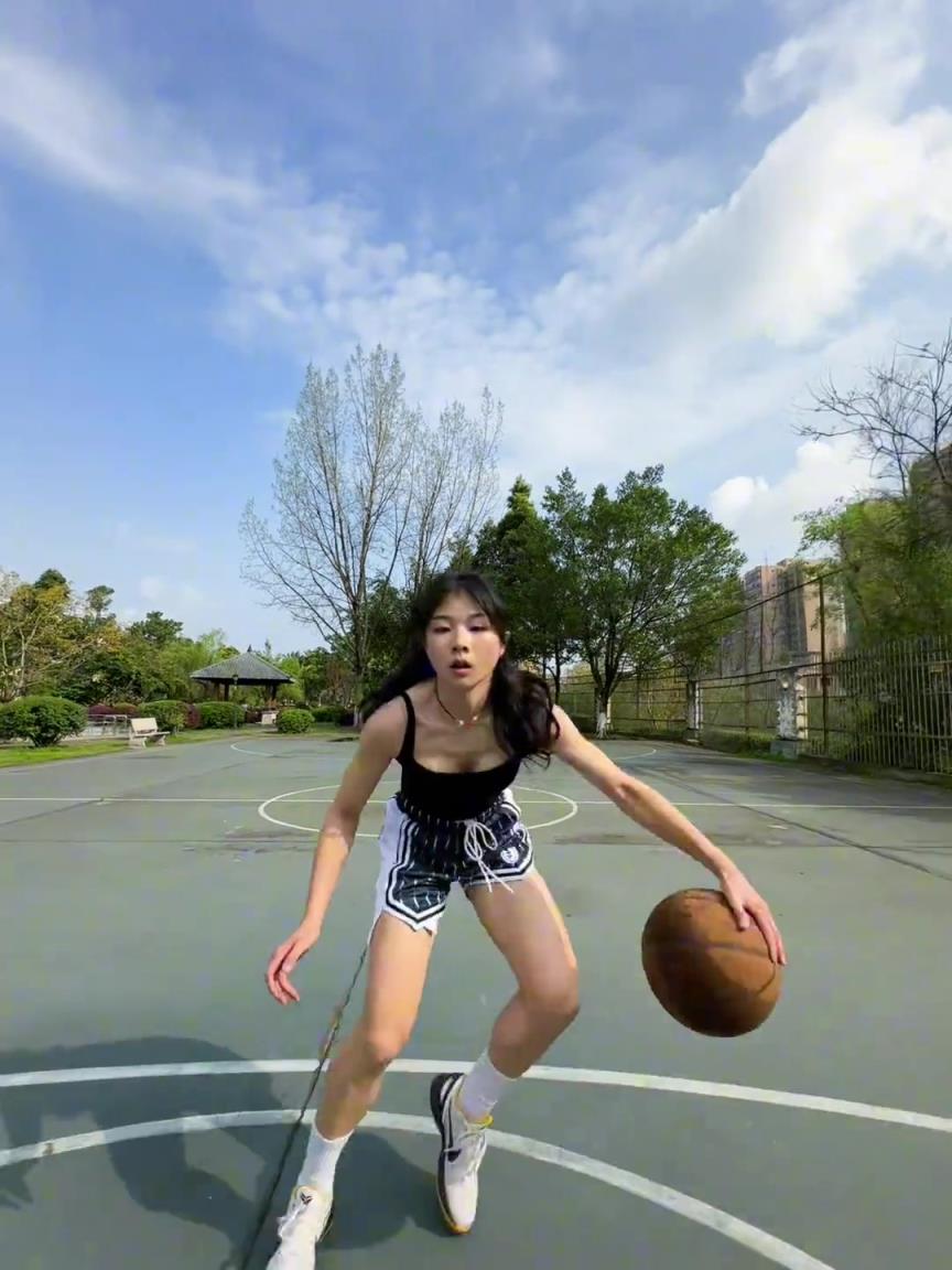 看著有點(diǎn)實(shí)力，敢背打我不？